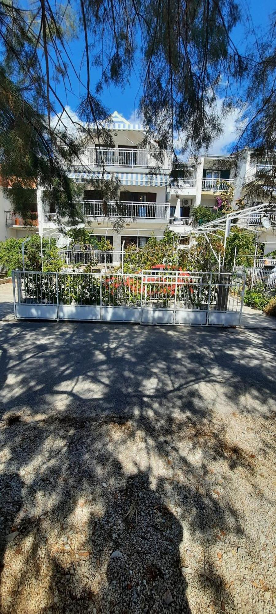 Apartments Ana Bilota Seget Vranjica Buitenkant foto